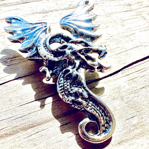 Other - 🐲NEW🐲 Very Detailed Silver Tone Dragon Brooch Pin